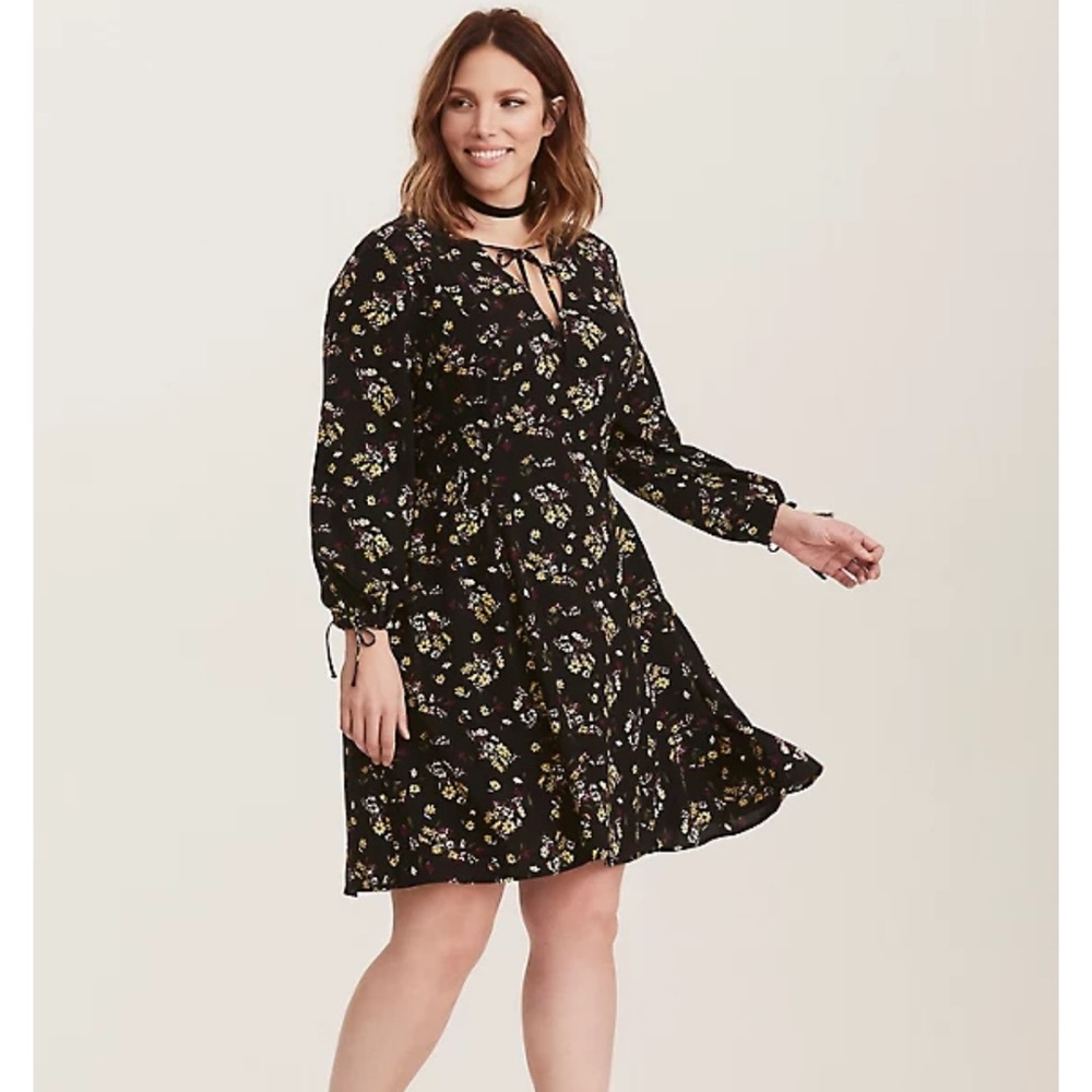 🌿3/$28🌿Torrid Floral Smocked Long sleeve dress